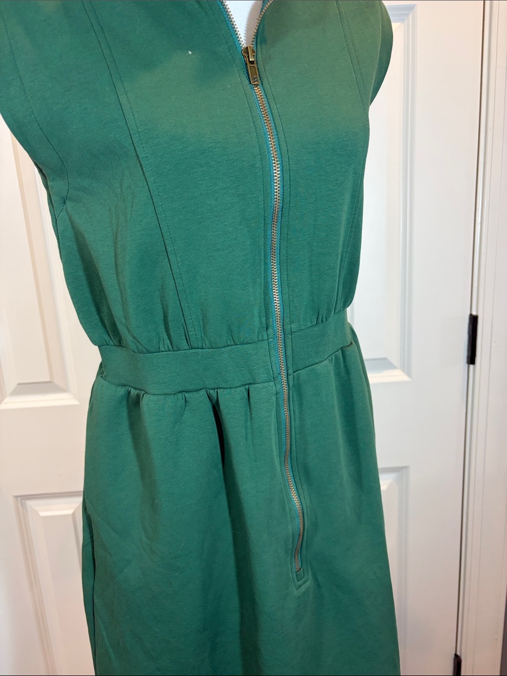 entro Forest Green Zip-Front Sleeveless Mini Dress - Picture 4 of 6